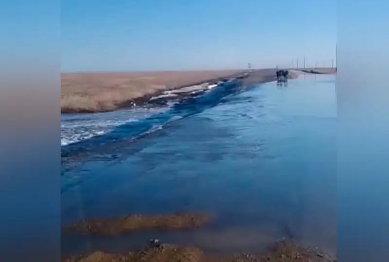 Талые воды переливаются через республиканские автодороги в СКО