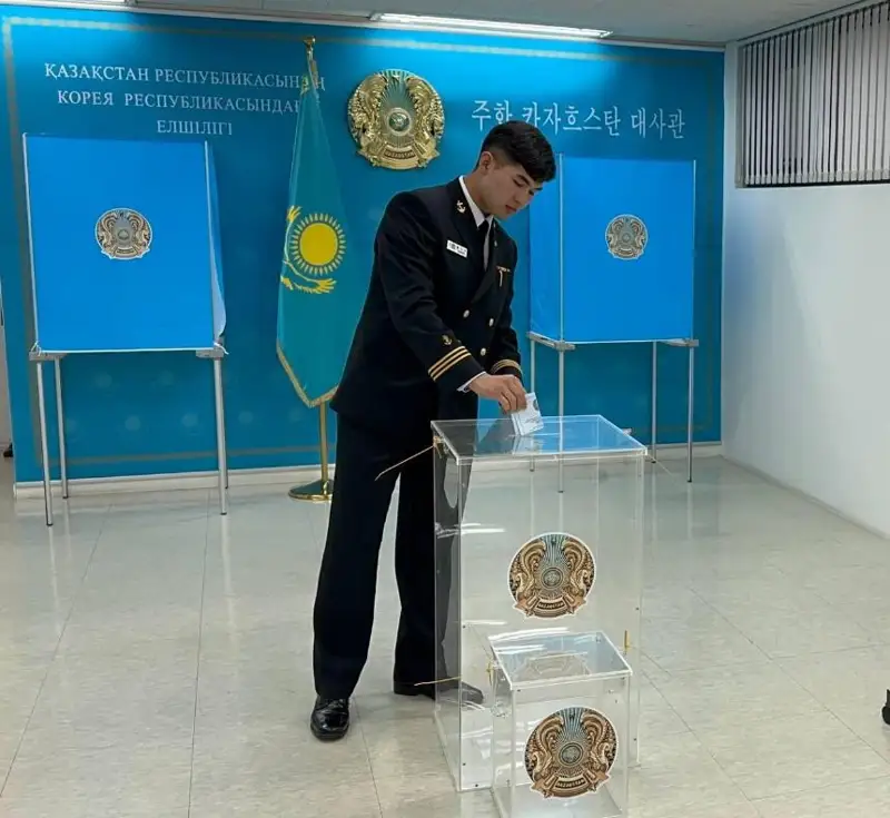 Оңтүстік Кореядағы ҚР азаматы  Ельнур Асанов бірінші болып дауыс берді