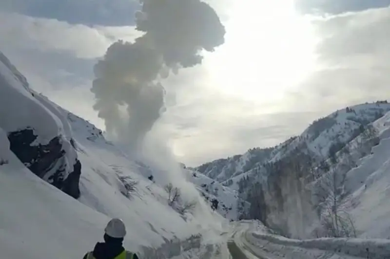 Спуск лавины произвели спасатели в ВКО