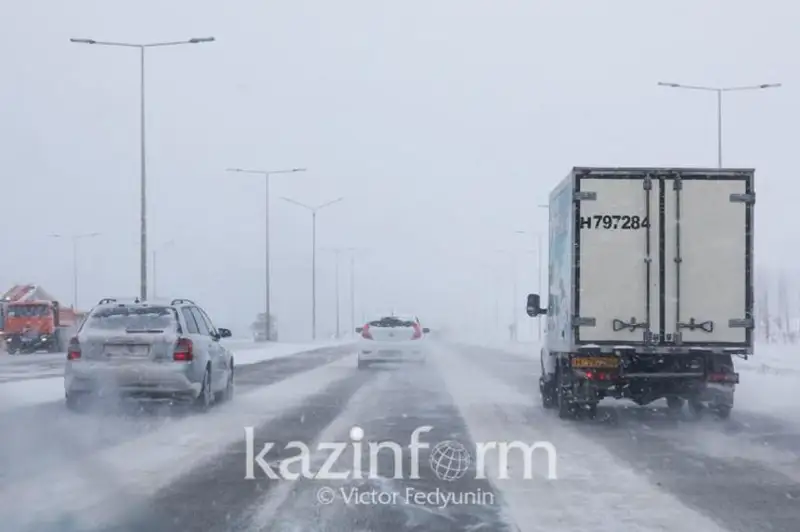 Atyraý oblysynyń shekarasynan Beıneýge deıingi jolda kólik qozǵalysy shekteldi