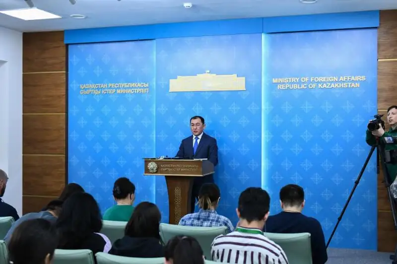 ايبەك سمادياروۆ قىتايمەن اراداعى ۆيزاسىز رەجيمگە قاتىستى تۇسىنىك بەردى