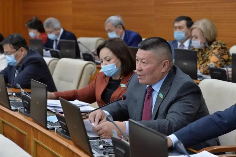 马吉利斯议员建议政府从俄罗斯迎回科涅萨热汗遗骨及遗物