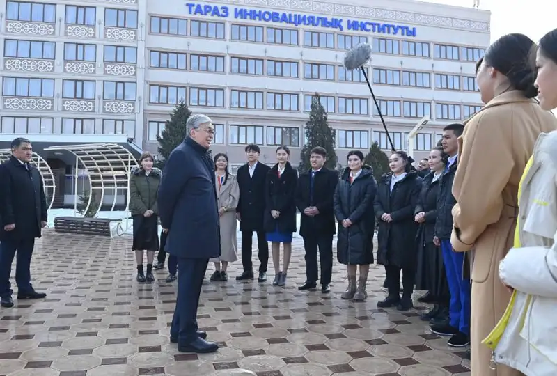 ۆەتنام، پولياك، ورىسپەن كورشى بولعانمىن - پرەزيدەنت ستۋدەنتتىك شاعىن ەسكە الدى