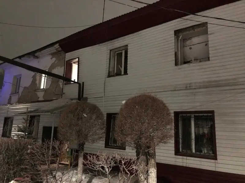 Взрыв газа в Караганде: жильцов пострадавшего дома эвакуируют