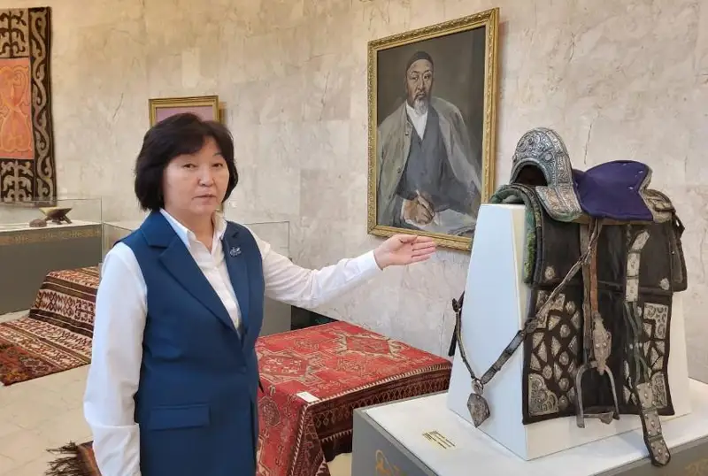 С образцами русской литературы Абая познакомил младший брат – замдиректора музея в Семее