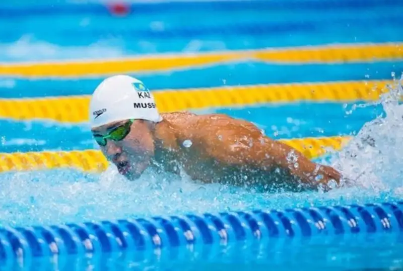 Адилбек Мусин сузиш бўйича жаҳон чемпионатининг ярим финалига чиқди