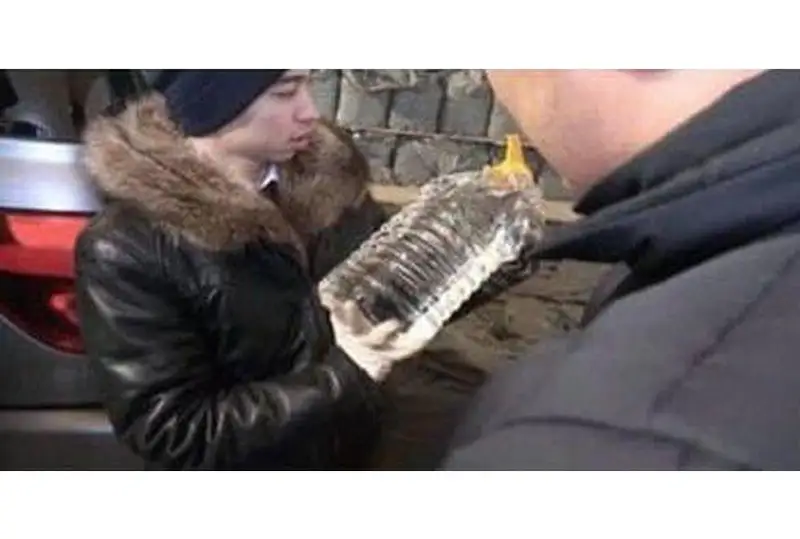 Jezqazǵandyq azamat alkogol men temeki ónimderin zańsyz satqan