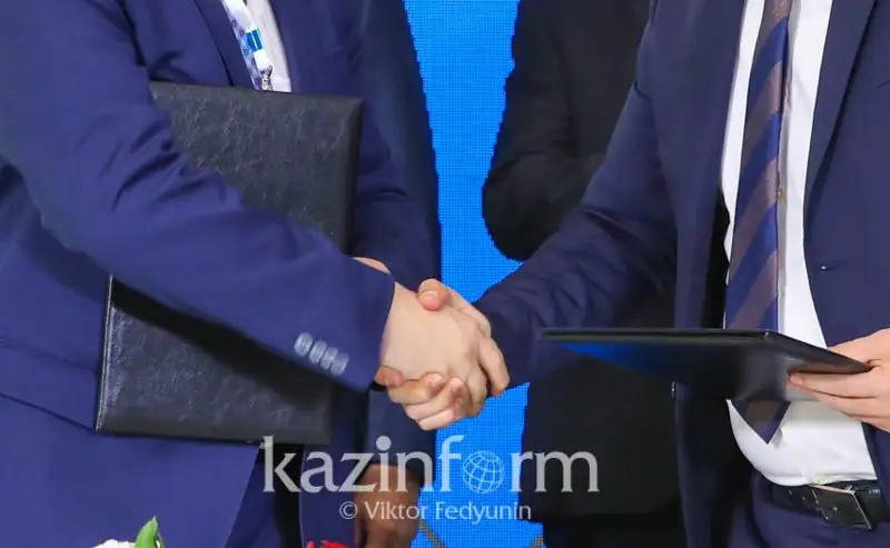 قازاق- تاجىك بيزنەسمەندەرى 2 ميلليارد دوللاردىڭ كەلىسىمشارتىنا قول قويادى