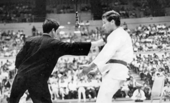 فيزيك بريۋس ليدىڭ ايگىلى ءبىر ديۋيمدىك سوققىسىنىڭ سىرىن اشتى - ۆيدەو