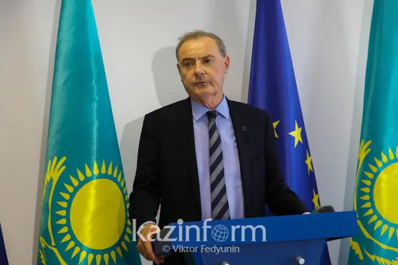 Qazaqstanǵa saparym boıynsha eshqandaı saıası sheshim qabyldanbaıdy – EO sanktsııalar jónindegi arnaıy ókili