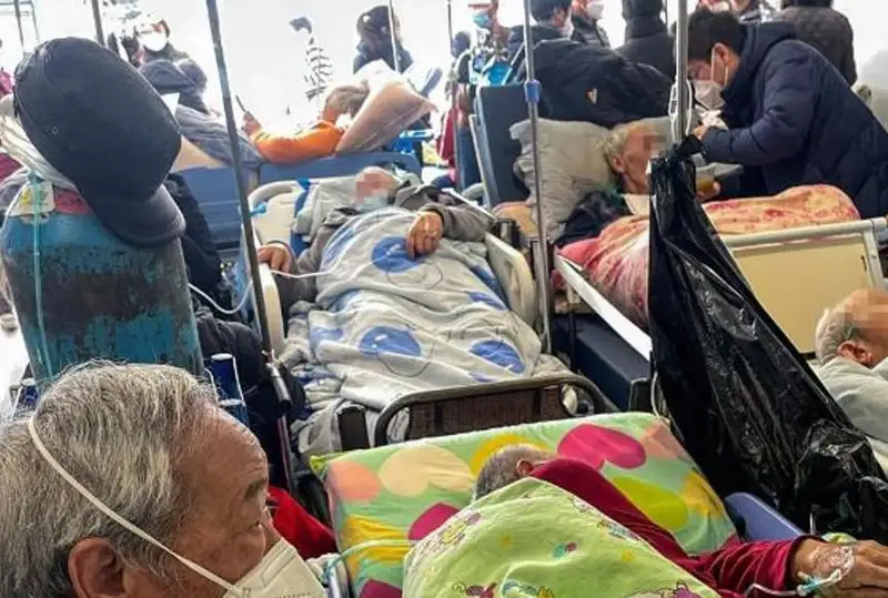 Китай сообщил о почти 60 тысячах смертей за месяц, связанных с COVID-19