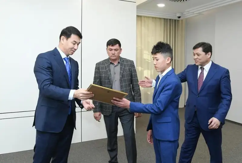 Түркістан облысында үш жасар бүлдіршінді құтқарған жасөспірім марапатталды