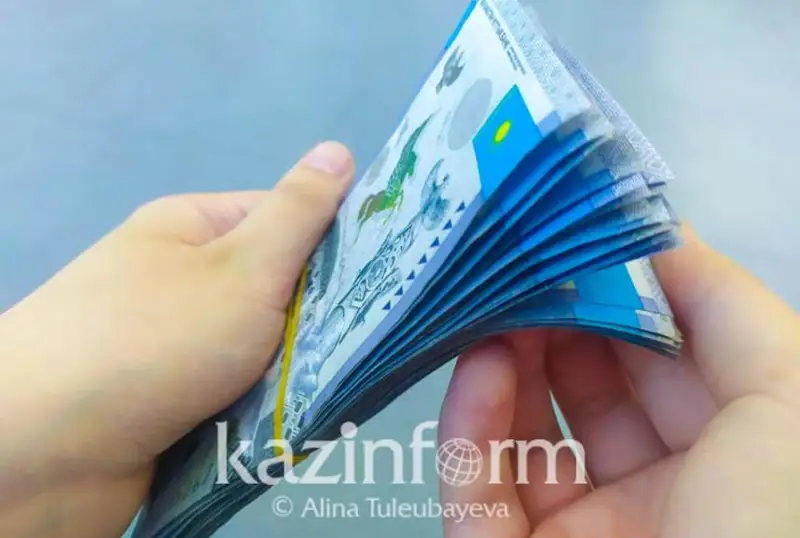 Среднемесячная зарплата актюбинцев составила более 300 тысяч тенге