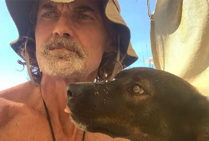 Суровое испытание: Австралиец с собакой три месяца дрейфовал в Тихом Океане