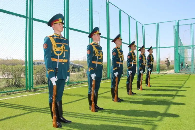 Военный оркестр Нацгвардии исполнил патриотические песни в честь Дня защитника Отечества