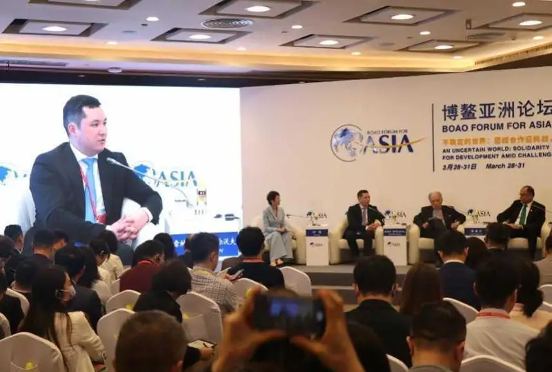 AHQO basshysy Boao azııalyq forýmy aıasyndaǵy paneldik sessııaǵa qatysty