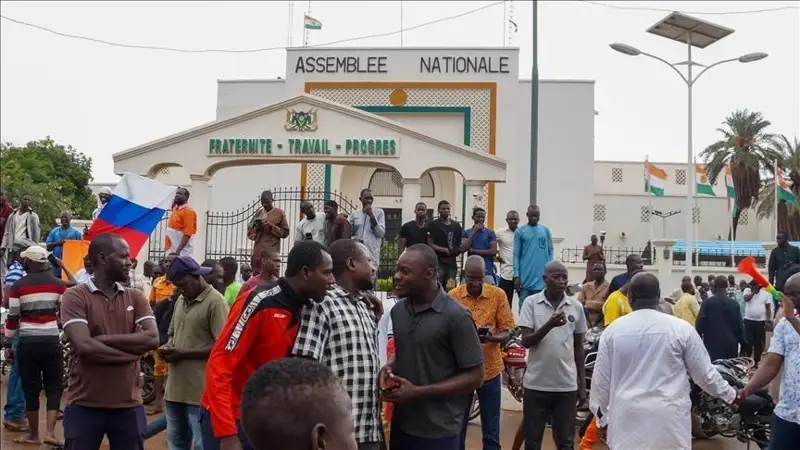 Нигерда 3 вазир ҳибсга олинди