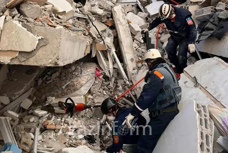 Túrkııada jer silkinisinen qaza tapqandar sany 17 myńnan asty