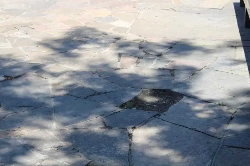 Информацию о замене цельных гранитных плит на новые опровергли в Алматы