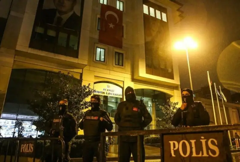 Неизвестный обстрелял офис правящей партии Турции