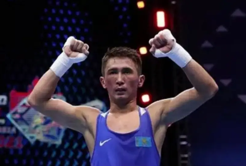 «Казахский Ломаченко» победил досрочно и выиграл медаль ЧА-2023 до 22 лет