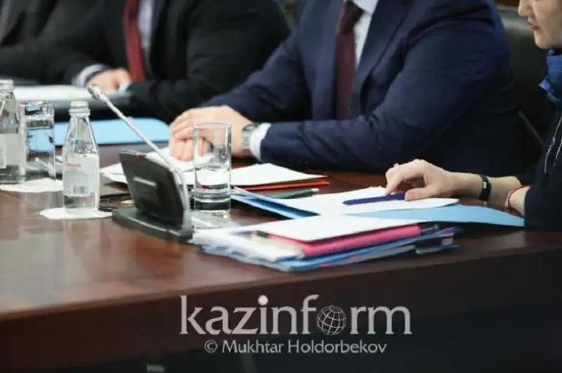 Májilistiń taratylýy: Parlament fýnktsııalaryn Senat qalaı atqardy