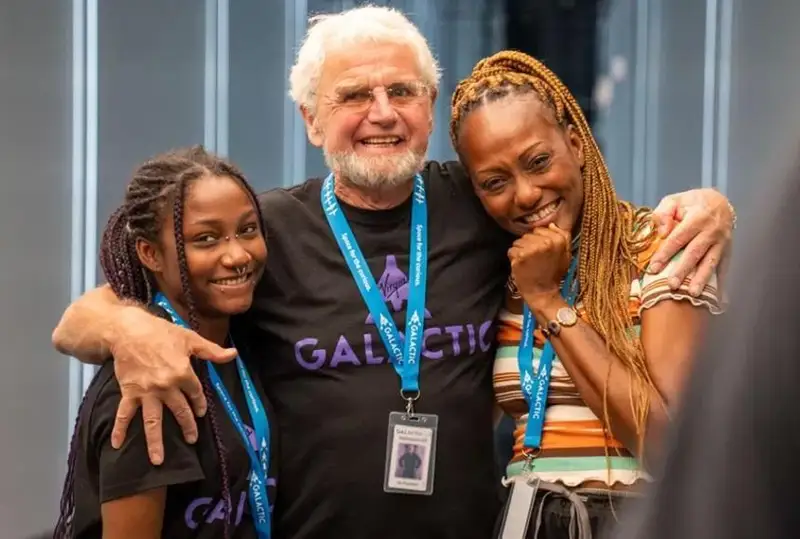 Ютуқли чипта: талаба ва унинг онаси космосга биринчи сайёҳлик парвозини амалга оширдилар