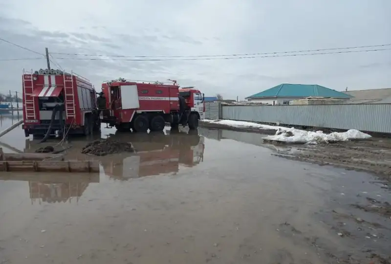 Два села топит талыми водами в Атырауской области
