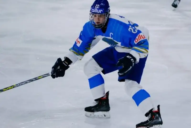 Казахстан безоговорочно лидирует в таблице юношеского ЧМ по хоккею