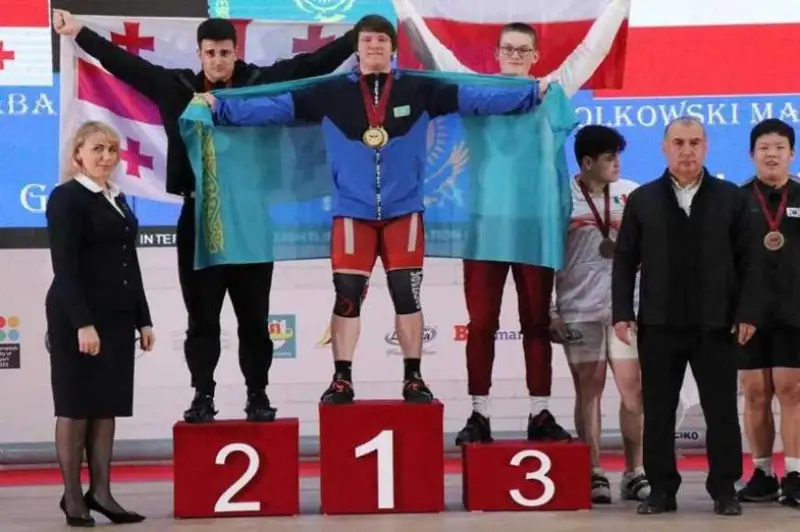 Оғир атлетика чемпионати: Қозоғистон медаллар сони бўйича 1-ўринни эгаллади