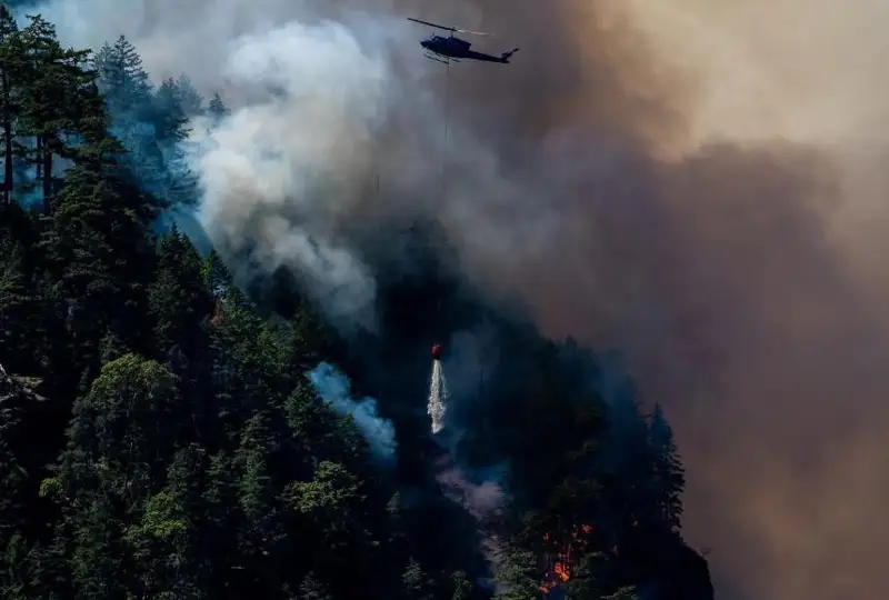 Лесные пожары могут продолжаться в Канаде все лето