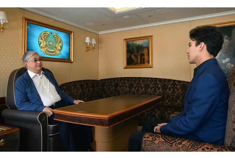 Димаш Қудайберген самолётда ҚР Президенти билан учрашуви акс этган видеони эълон қилди