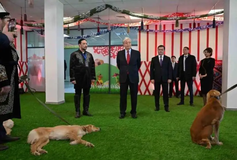 国家元首参观塔兹犬展