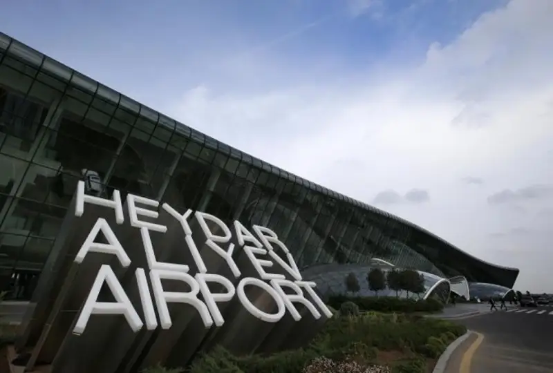 الماتىدان تبيليسيگە بەت العان ۇشاق نايزاعايدان باكۋگە قونۋعا ءماجبۇر بولدى