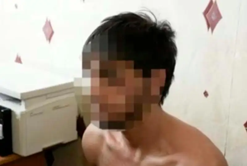 Qaraǵandyda er adam áıeli men 2 jasar qyzyn kepildikke aldy