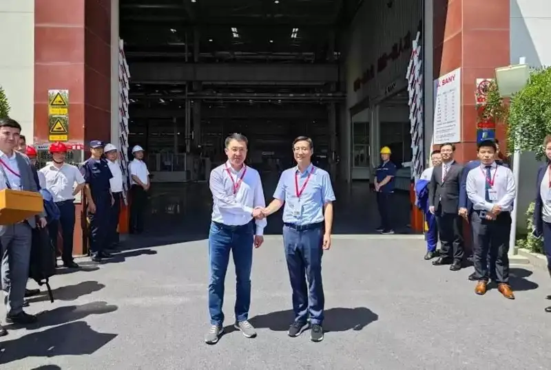 يندۋستريا ءمينيسترى قىتايلىق اۋىر تەحنيكا ءوندىرۋشى ءىرى كومپانيامەن سەرىكتەستىك ورناتۋعا كەلىستى