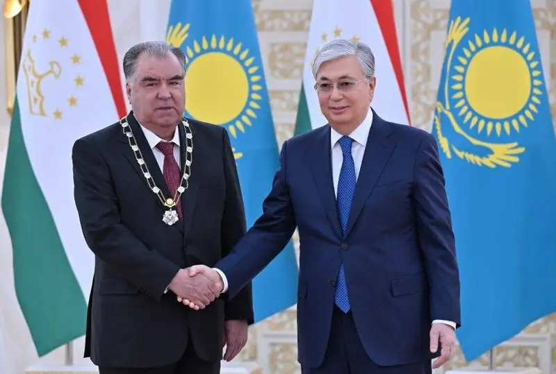 Эмомали Раҳмон Қозоғистоннинг олий мукофоти – «Алтын Қыран» ордени билан тақдирланди