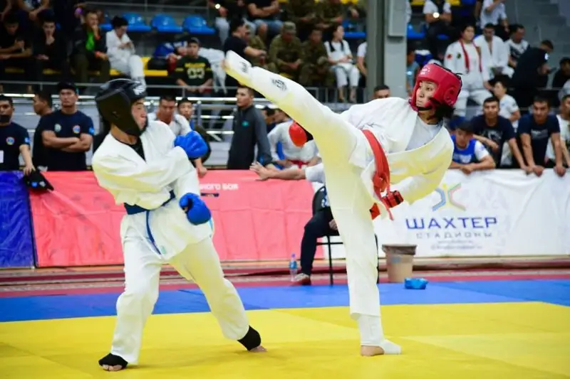 Турнир по рукопашному бою среди сотрудников правоохранительных органов проходит в Караганде