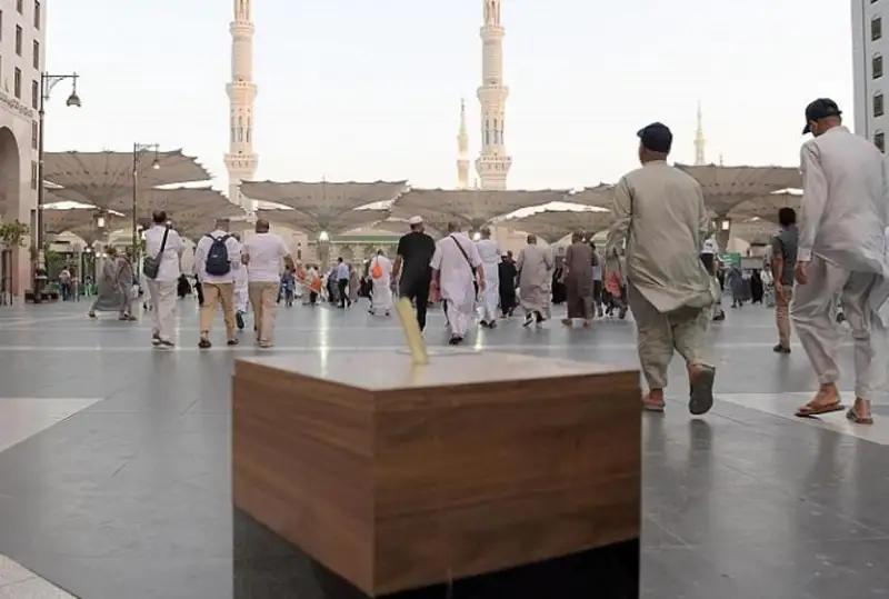 Освежать воздух  будут на  пешеходных дорожках возле мечети Пророка