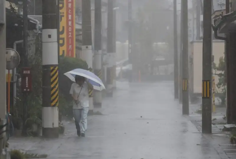 Тайфун «Лан» обрушился на запад Японии
