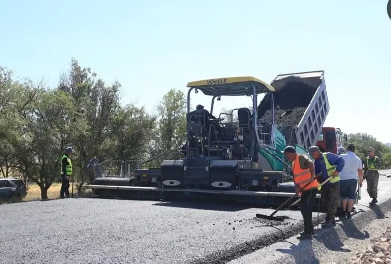 Jetisý oblysyndaǵy «Saryózek-Kóktal» avtojolynyń jóndeý jumysy baıaý júrip jatyr