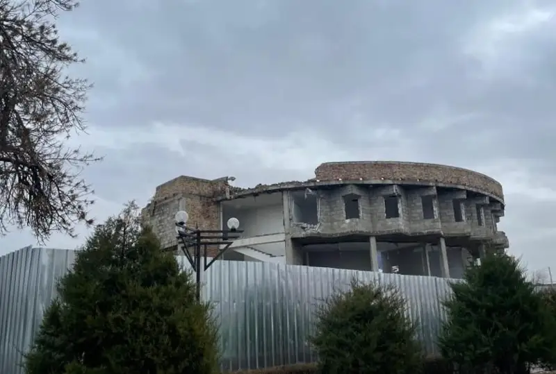 Shymkentte neke saraıy buzylyp jatyr, sebebi suranys az
