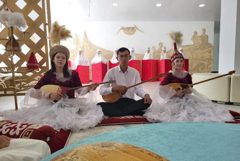 Стихи и мелодии ко Дню домбры – челлендж запустили мамы в Таразе