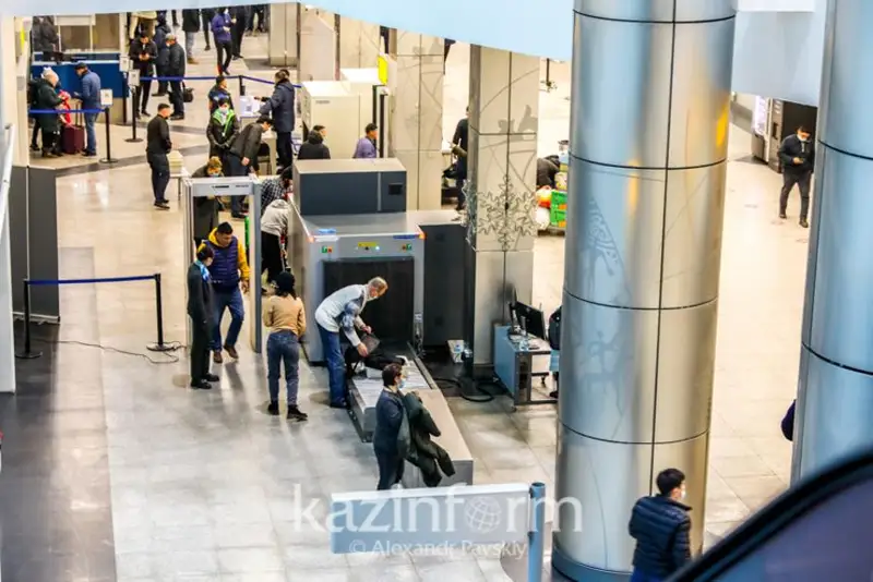 Зачем разуваться в зоне досмотра, пояснил аэропорт Астаны