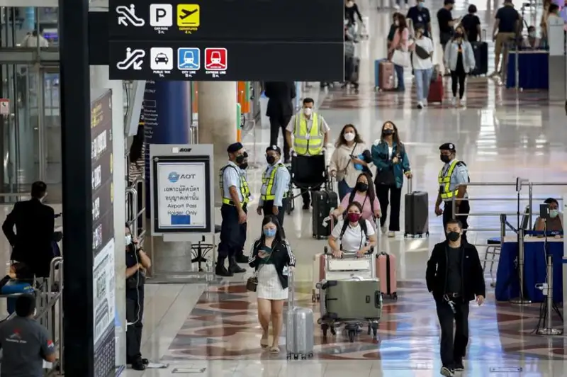 Таиланд мамлакатга кириш учун COVID-19 эмлаш сертификатларини текширишни бекор қилади