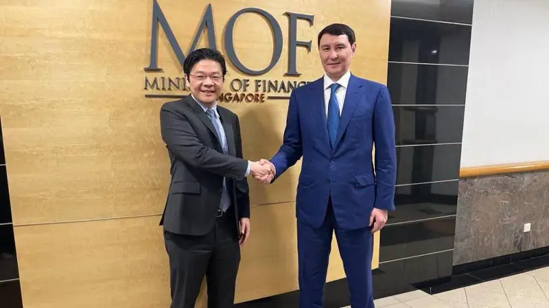 哈萨克斯坦代表团正在对新加坡进行工作访问