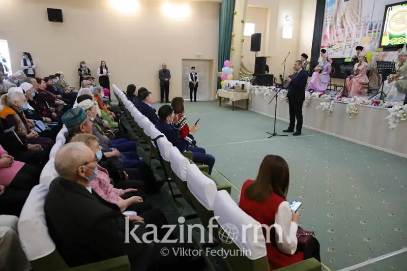 Коллектив Управления Делами Президента РК провел праздничную акцию для пожилых людей