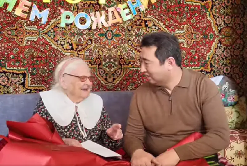 Аким СКО поздравил с праздником 101-летнюю жительницу региона