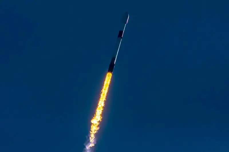 SpaceX запустила ракету-носитель с 22 спутниками Starlink нового поколения