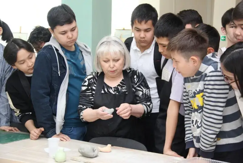 Бесплатно обучать технике керамики и создания картин из войлока будут в Костанае